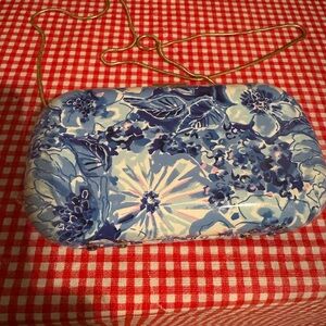 NWOT:Lilly Pulitzer hard case clutch with detachable strap,$160 new!ONLY $25 ♥️